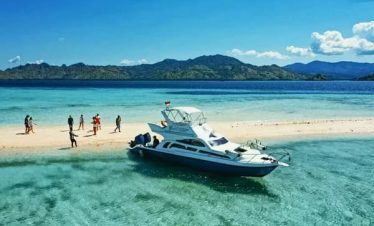 Fast boat sharing komodo