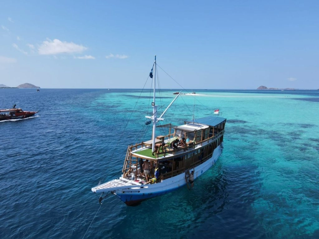 Komodo private boat charter