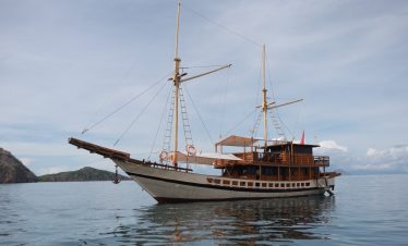 Komodo island boat charter